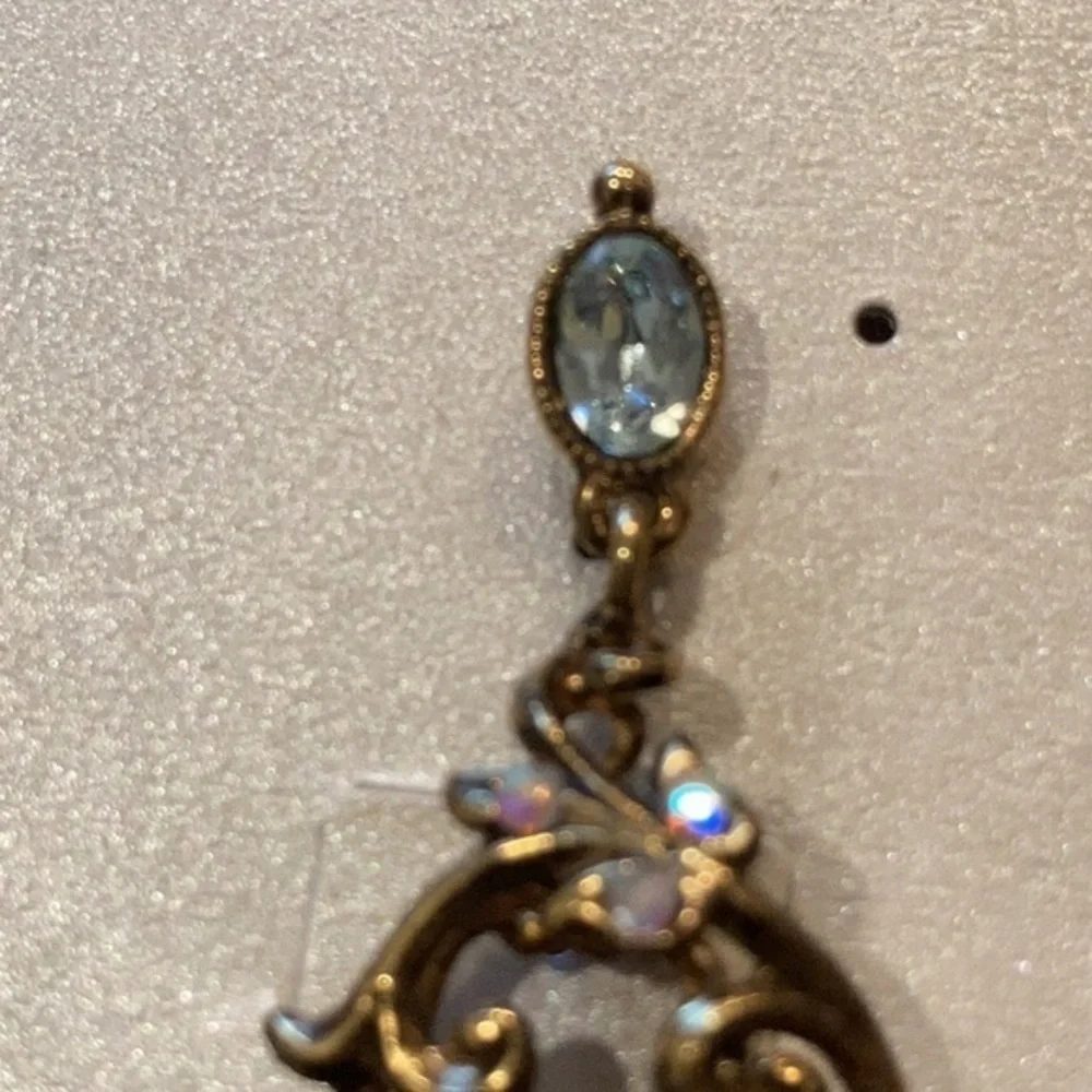 Very cool Ornate dangle earrings gold tone w/turquoise colored beads & crystals